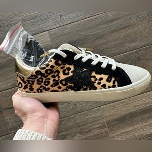 BRAND NEW MODERN RUSH CHEETAH PRINT SNEAKERS. Size: 7